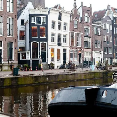 Classy 17th C Canalhouse 4*