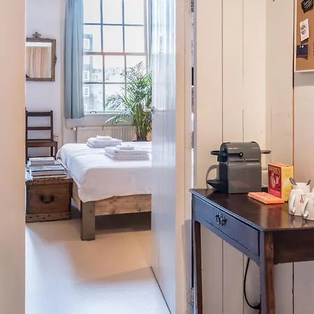 Classy 17th C Canalhouse