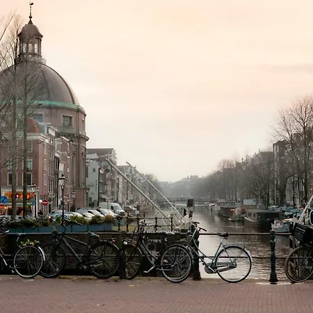 Classy 17th C Canalhouse 3*