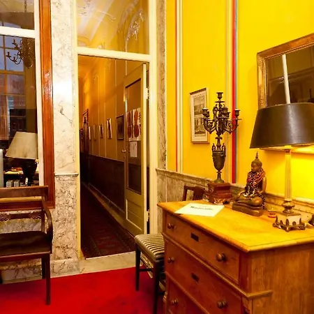 Classy 17th C Canalhouse 3* Amsterdam