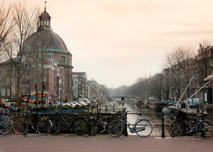 Classy 17th C Canalhouse 3*