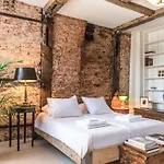 Konukevi Classy 17th C Canalhouse 4*