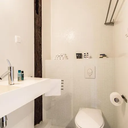 Classy 17th C Canalhouse Амстердам