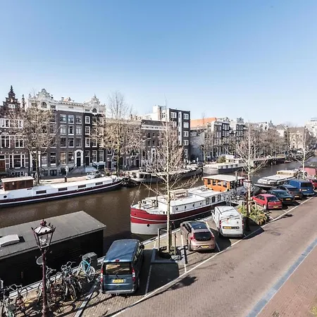 Classy 17th C Canalhouse 3*