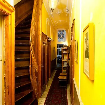 Classy 17th C Canalhouse Амстердам