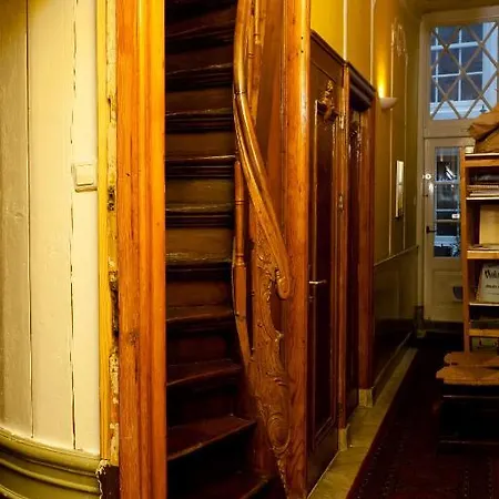 Classy 17th C Canalhouse Гостевой дом Амстердам