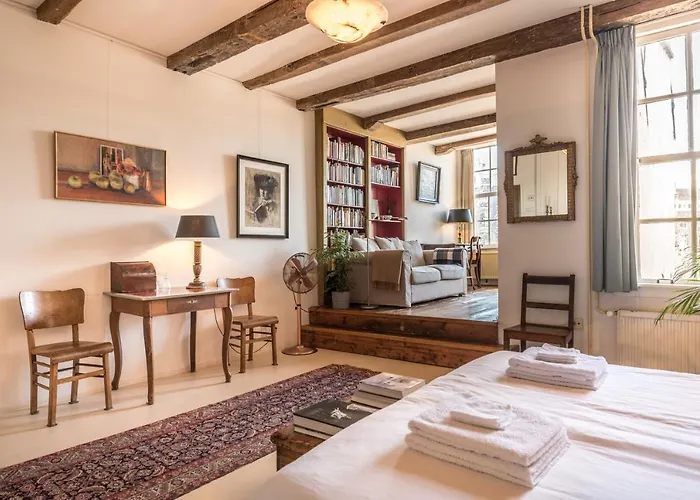 Gasthuis Classy 17th C Canalhouse Amsterdam