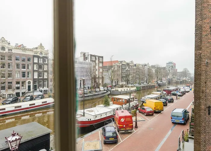 Gasthuis Classy 17th C Canalhouse